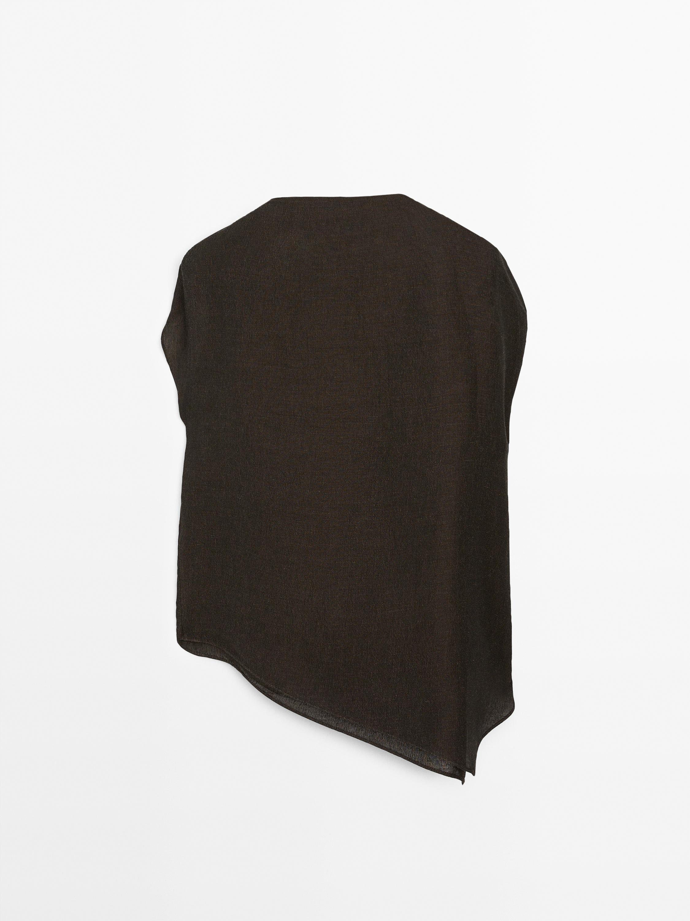 Linen blend blouse with brooch detail